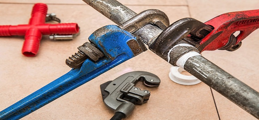 The Ultimate Guide to Common Plumbing Issues and When to Call a Professional Plumber