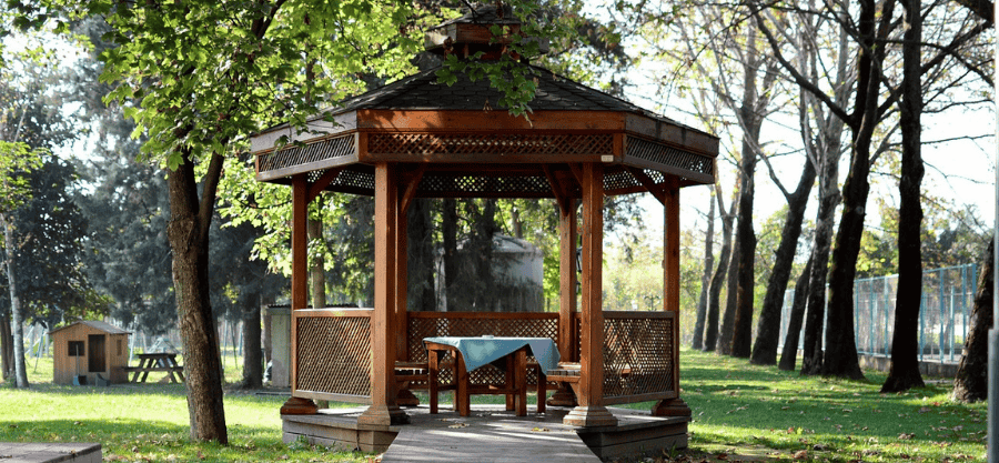 Pergola vs. Gazebo: Which is Right for Your Backyard