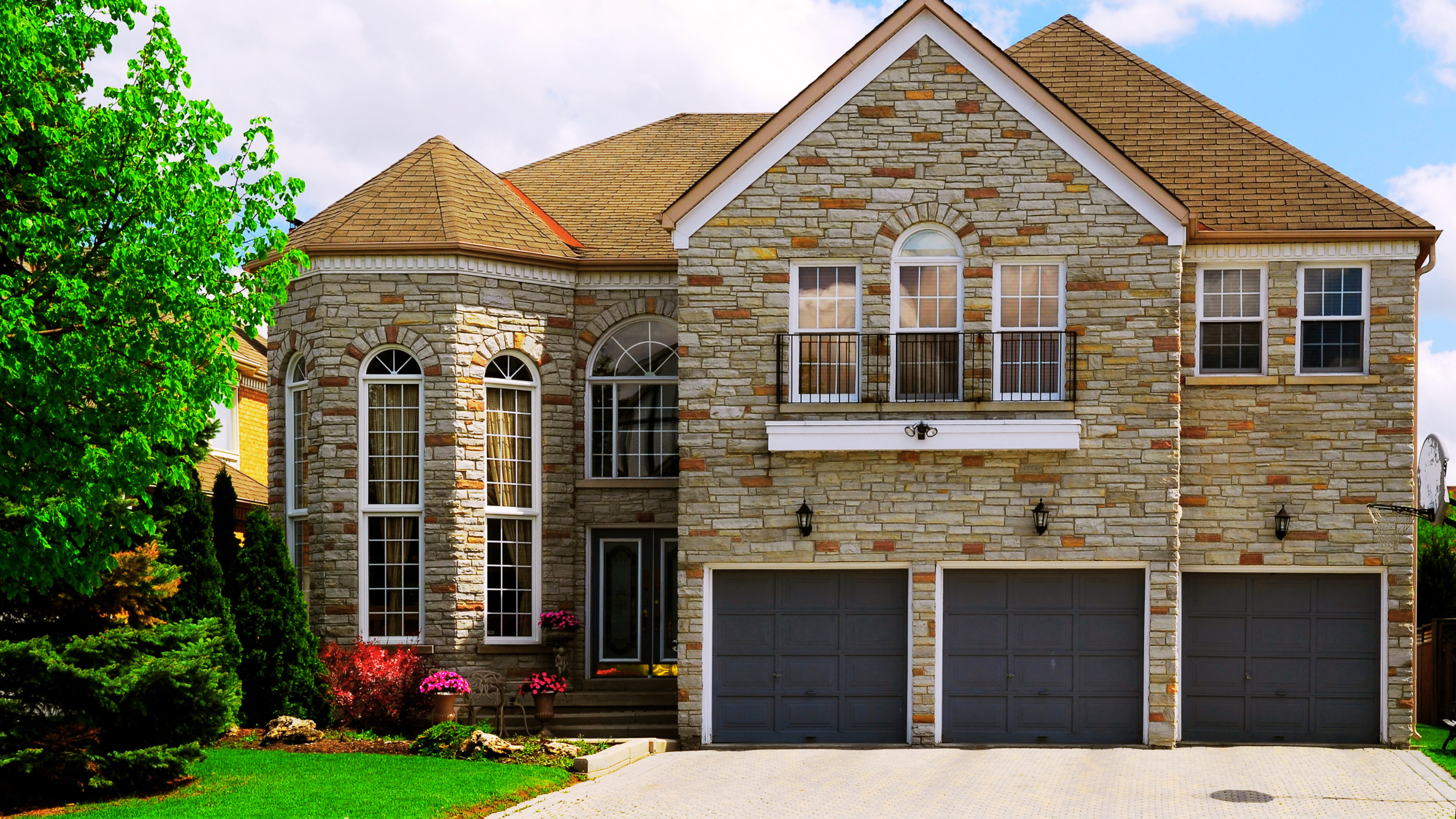 How Much Does It Cost to Add a Garage to Your Home in 2026?
