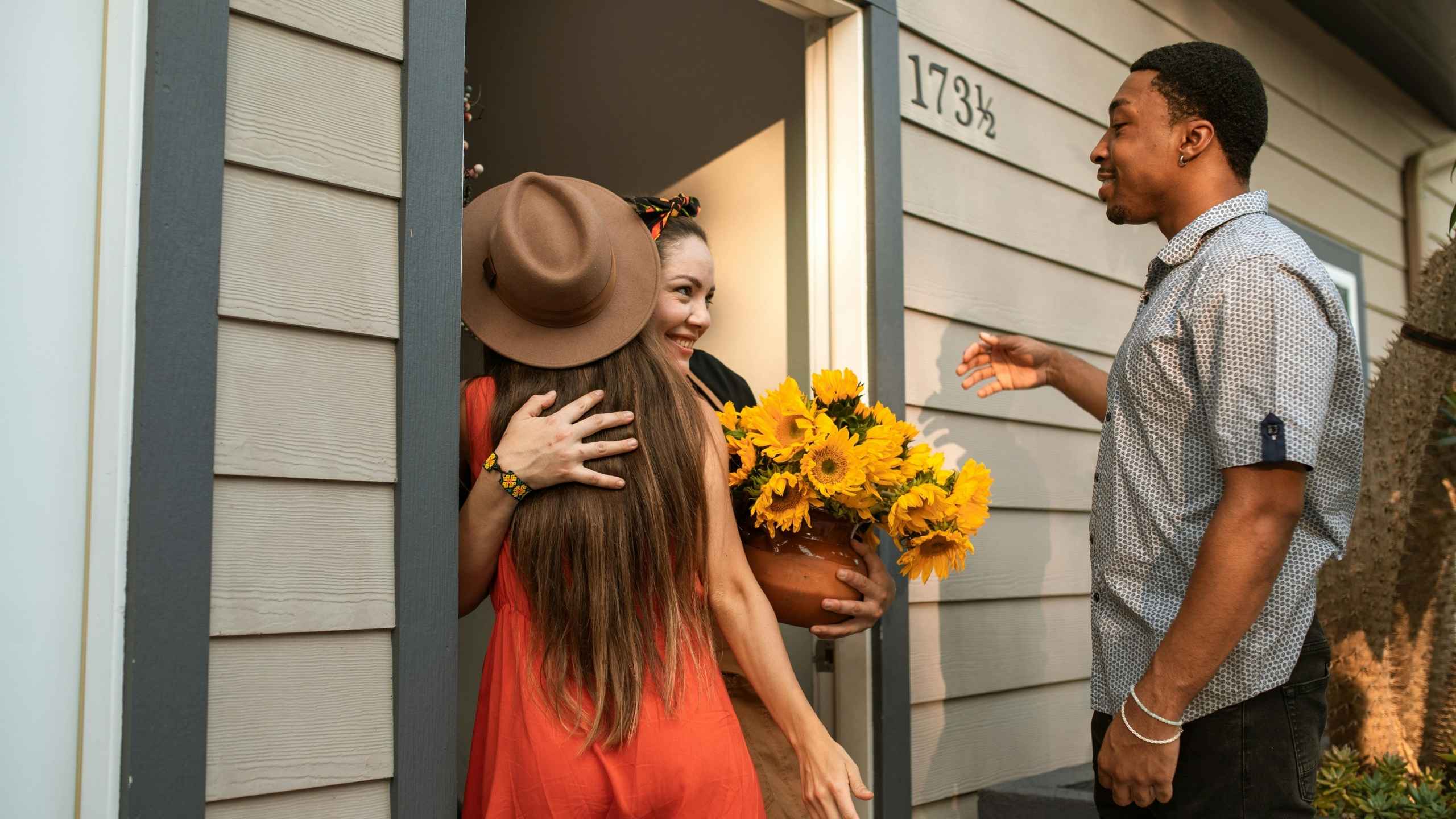 Five Practical and Perfect Gifts to Bring to a Housewarming Party