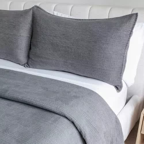 3-piece Quilted Comforter Set. Home Office Garden | HOG-HomeOfficeGarden | online marketplace