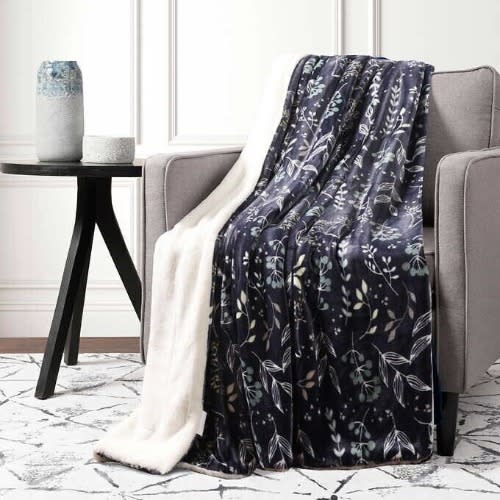 Life Comfort Ultimate Faux Fur Floral Throw Blanket - 60'' X 70''. Home Office Garden | HOG-HomeOfficeGarden | online marketplace