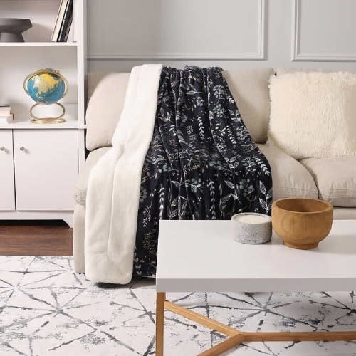 Life Comfort Ultimate Faux Fur Floral Throw Blanket - 60'' X 70''. Home Office Garden | HOG-HomeOfficeGarden | online marketplace