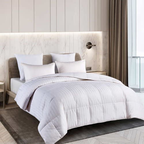 Hotel Grand White Down Comforter. Home Office Garden | HOG-HomeOfficeGarden | online marketplace