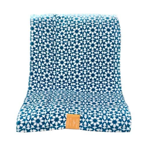 Distant Lands Printed Tile Bath Towel - 30in X 54in (76.2cm X 137.1cm). Home Office Garden | HOG-HomeOfficeGarden | online marketplace