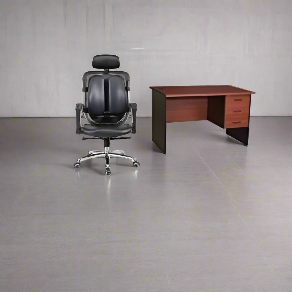 Ergonomic Swivel Mesh Chair With 4 Feet Office Desk @ HOG
