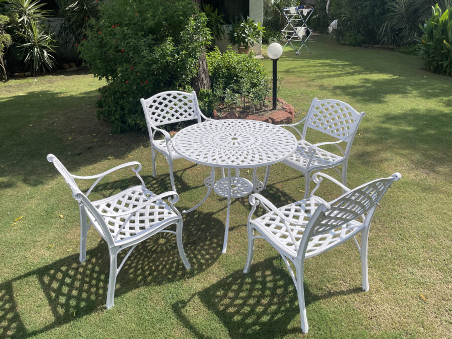 Ṣeto Patio Rustic (funfun)