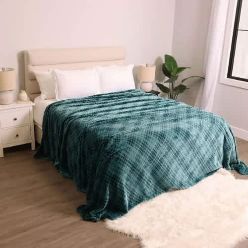 Life Comfort 10ft Jumbo Plush Family Blanket - 120" X 110". Home Office Garden | HOG-HomeOfficeGarden | online marketplace