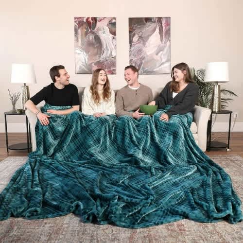 Life Comfort 10ft Jumbo Plush Family Blanket - 120" X 110". Home Office Garden | HOG-HomeOfficeGarden | online marketplace