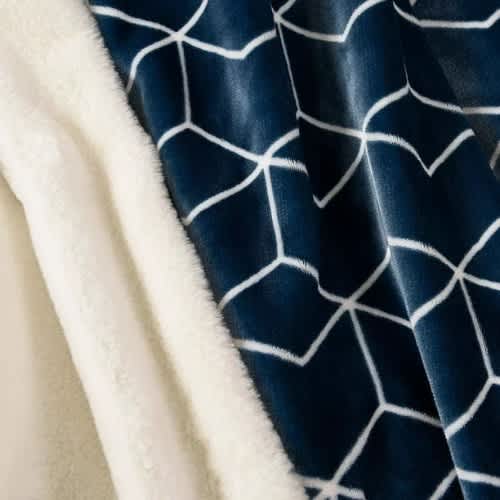 Life Comfort Ultimate Faux Fur Throw – Blue - 60” X 70”. Home Office Garden | HOG-HomeOfficeGarden | online marketplace