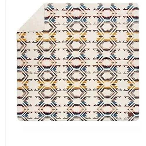 Sherpa Fleece Twin Blanket In White/beige - 66 X 92". Home Office Garden | HOG-HomeOfficeGarden | online marketplace