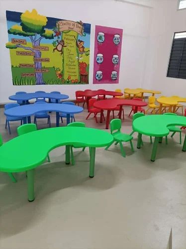 Aṣiwaju Kiddies Plastic Table +4 Strong S ijoko Ṣeto
