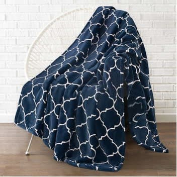 Monte And Jardin Luxury Collections Ultra Plush Throw. Home Office Garden | HOG-HomeOfficeGarden | online marketplace