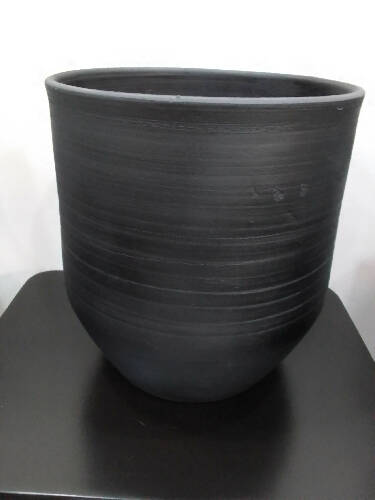 Black Pottery Pot. Home Office Garden | HOG-HomeOfficeGarden | online marketplace