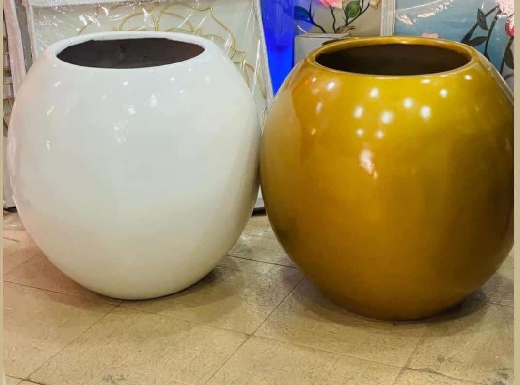 Modern Plant Vase Table