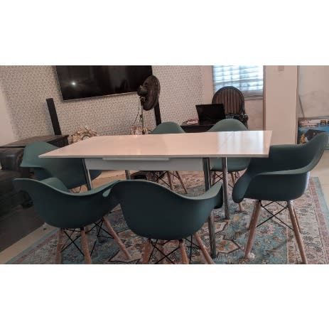 Esrum Extendable Dining Table With 6 Eames Chair -Green