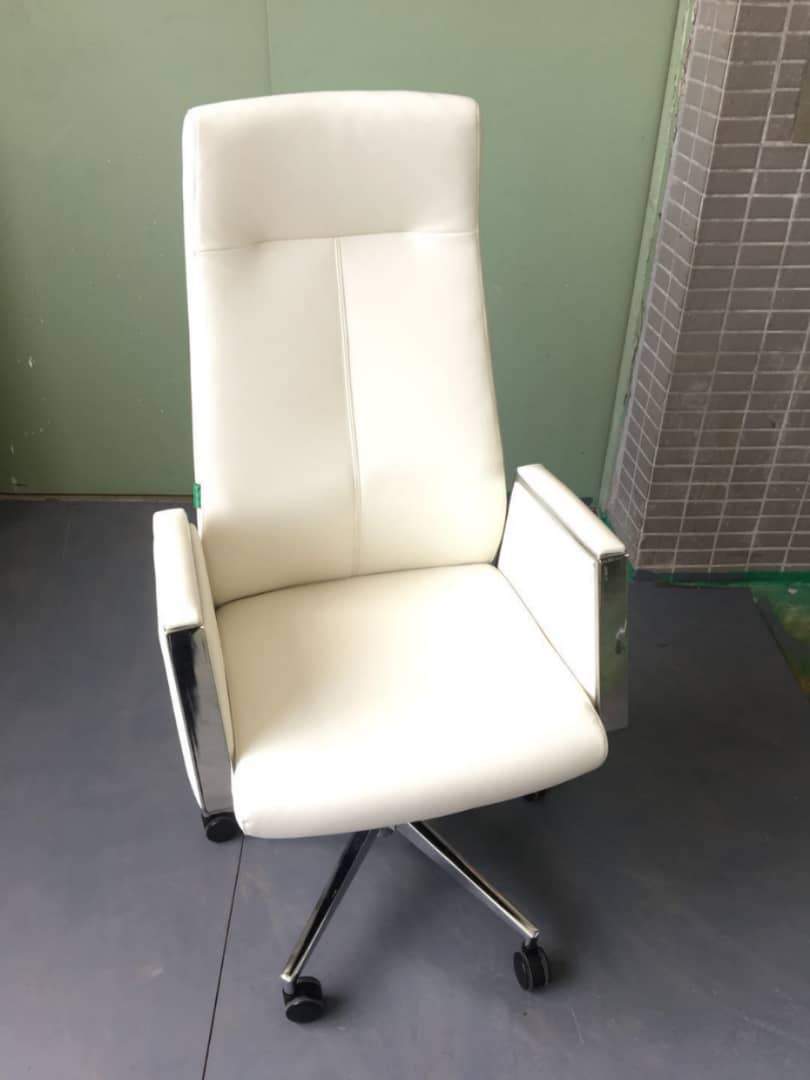 High Back White Leather Executive Swivel Office Chair with Arms-009A