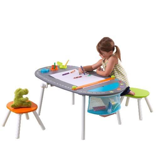 Kidkraft Chalkboard Art Table Pẹlu ìgbẹ