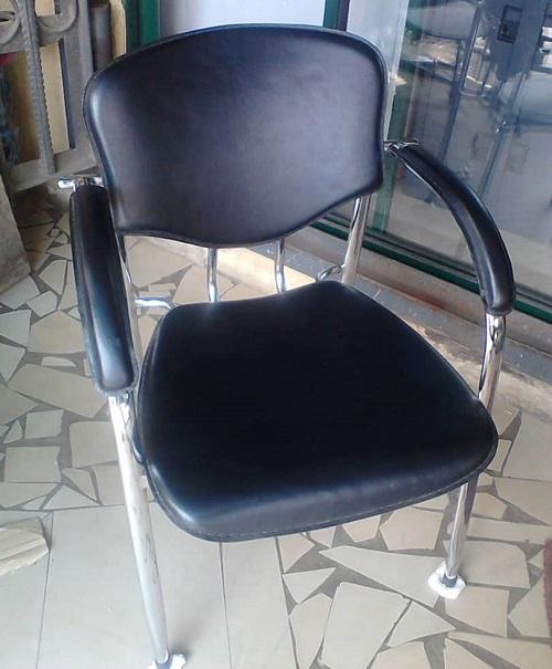Umvil Visitor Chair