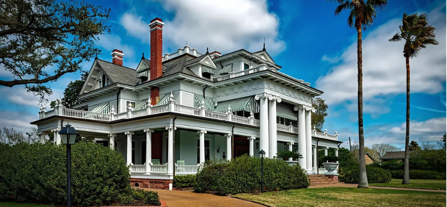 Creating the Perfect Entertaining Space in Your Luxury Home