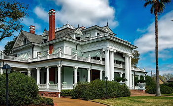 Creating the Perfect Entertaining Space in Your Luxury Home