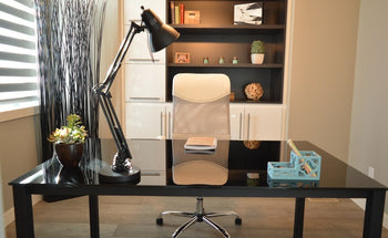 Guide to Setting Up an At-Home Office