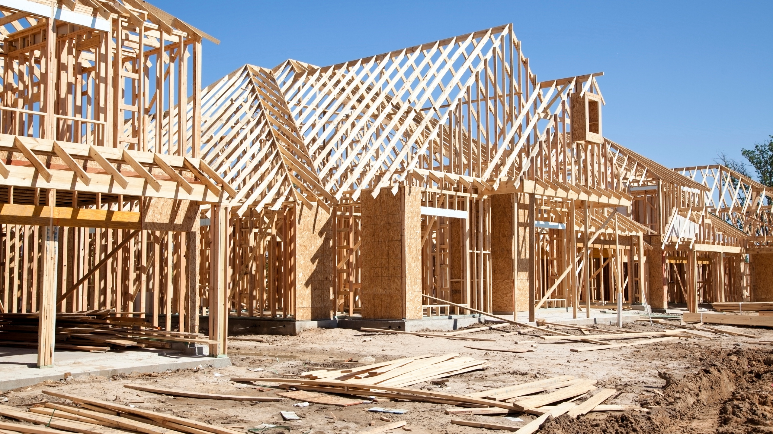 How can you avoid common mistakes during a custom home build?