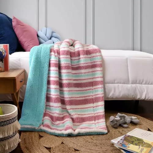 Life Comfort Sherpa Fleece Kids Blanket - 50” X 40”. Home Office Garden | HOG-HomeOfficeGarden | online marketplace