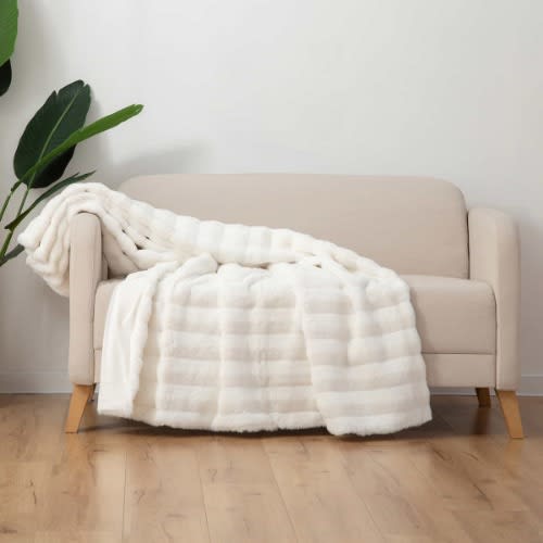 Berkshire Collection Faux Fur Plush Throw Blanket - 60"x70" - White. Home Office Garden | HOG-HomeOfficeGarden | online marketplace