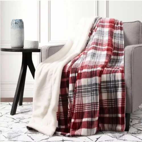 Life Comfort Ultimate Sherpa Faux Fur Throw - Red Plaid - 60'' X 70''. Home Office Garden | HOG-HomeOfficeGarden | online marketplace