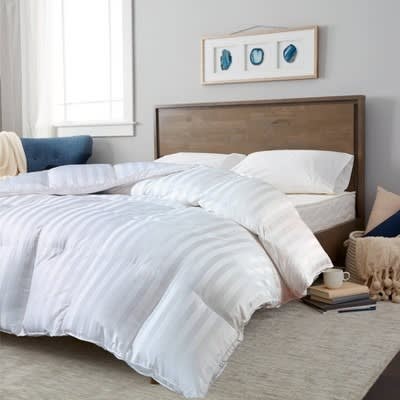 Duraloft Down Alternative Queen Comforter