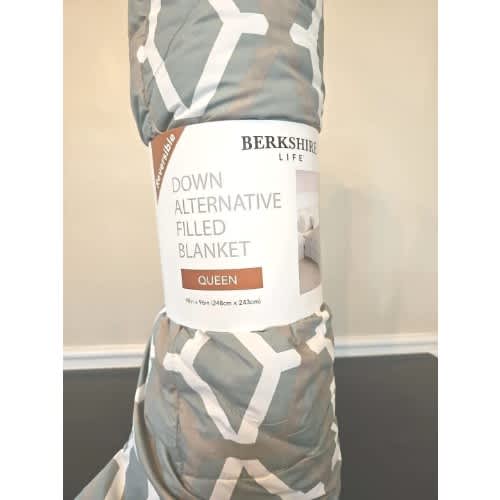 Berkshire Life Reversible Down Alternative Blanket - King. Home Office Garden | HOG-HomeOfficeGarden | online marketplace