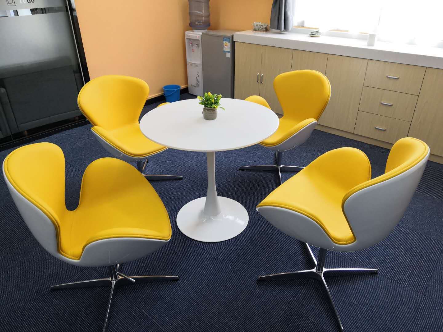 Arne Jacobsen Swan Lounge Arm (One Chair Only) Home Office Garden | HOG-HomeOfficeGarden | online marketplace