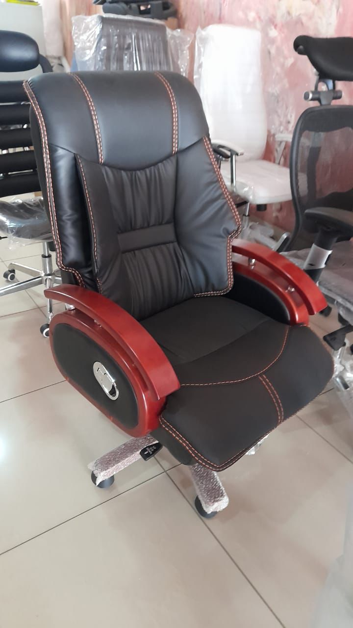 Splendid Executive Leather Chair-EM2015-H-R