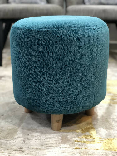 Round Pouf With Wooden Legs