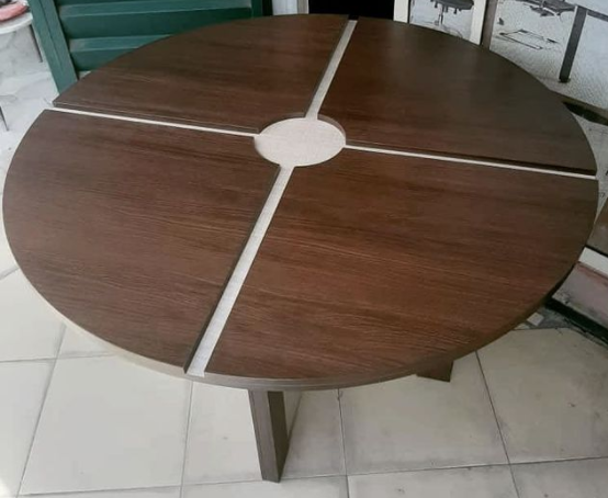 Round Meeting Table with Wood Leg