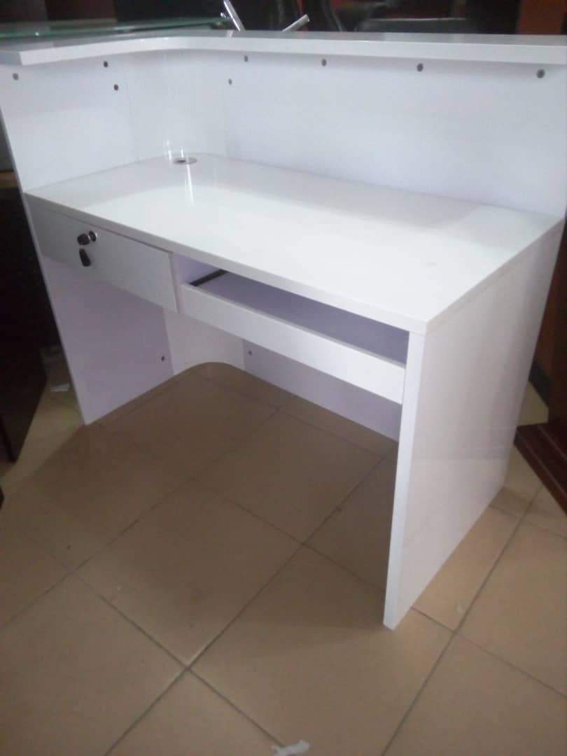 stripe-reception-office-table-1-6mtr | HOG-Home. Office. Garden online marketplace