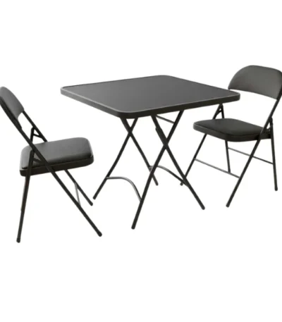 Sitting room,dinning room,patio table and 2 chairs